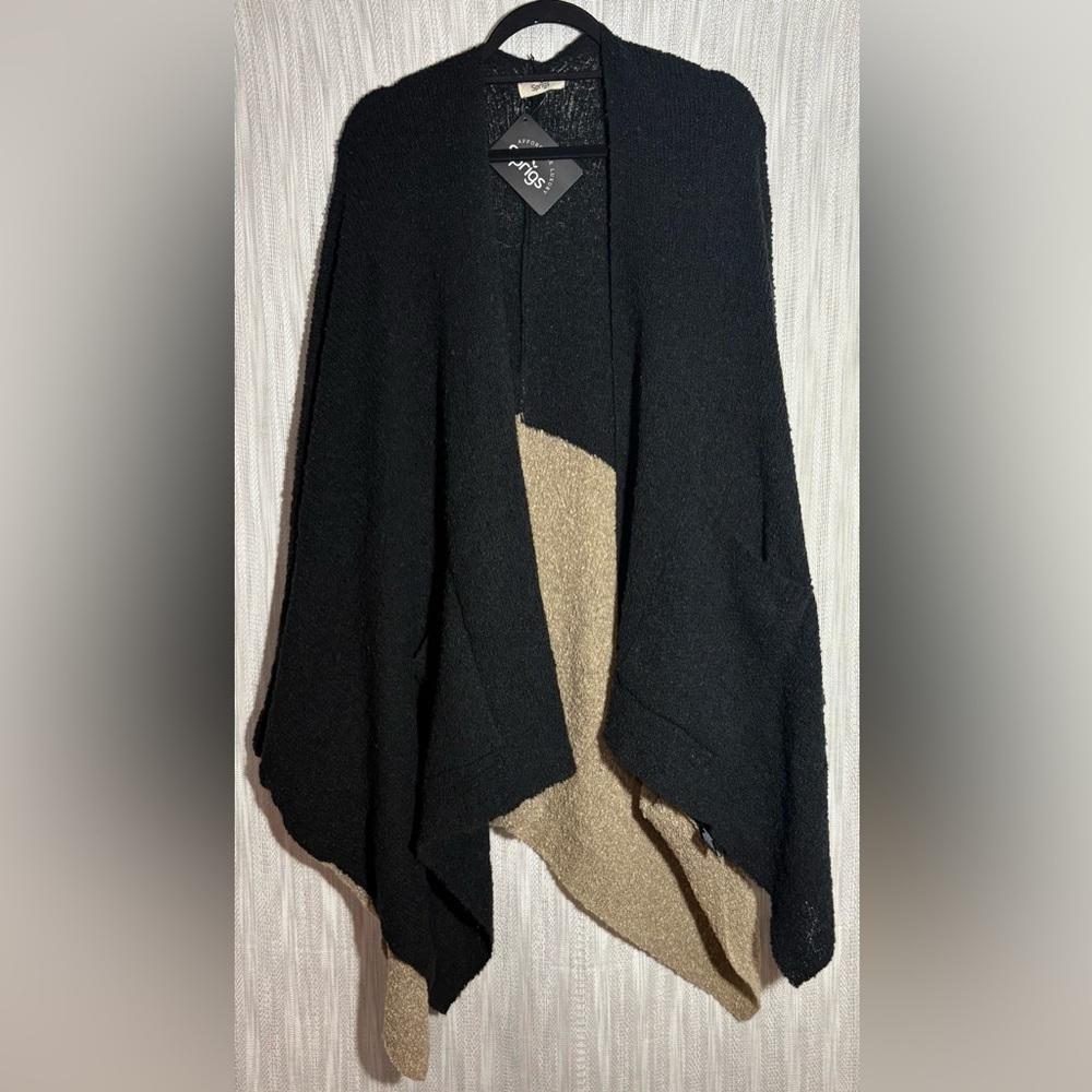 Chic Black and Tan Women's Poncho